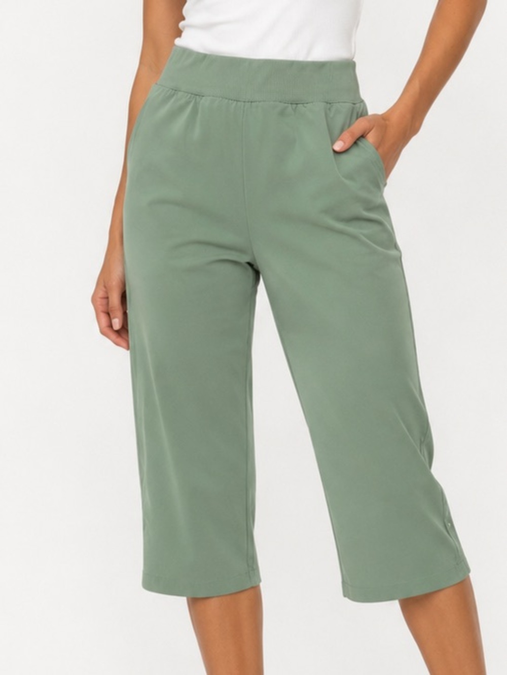 Coral Bay Energy Aloe Green Pull-On Capri Pants Women's 1X Stretch Waist